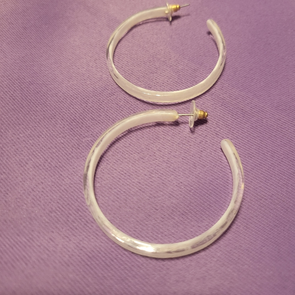 🌺Acrylic White Hoop Earrings🌺